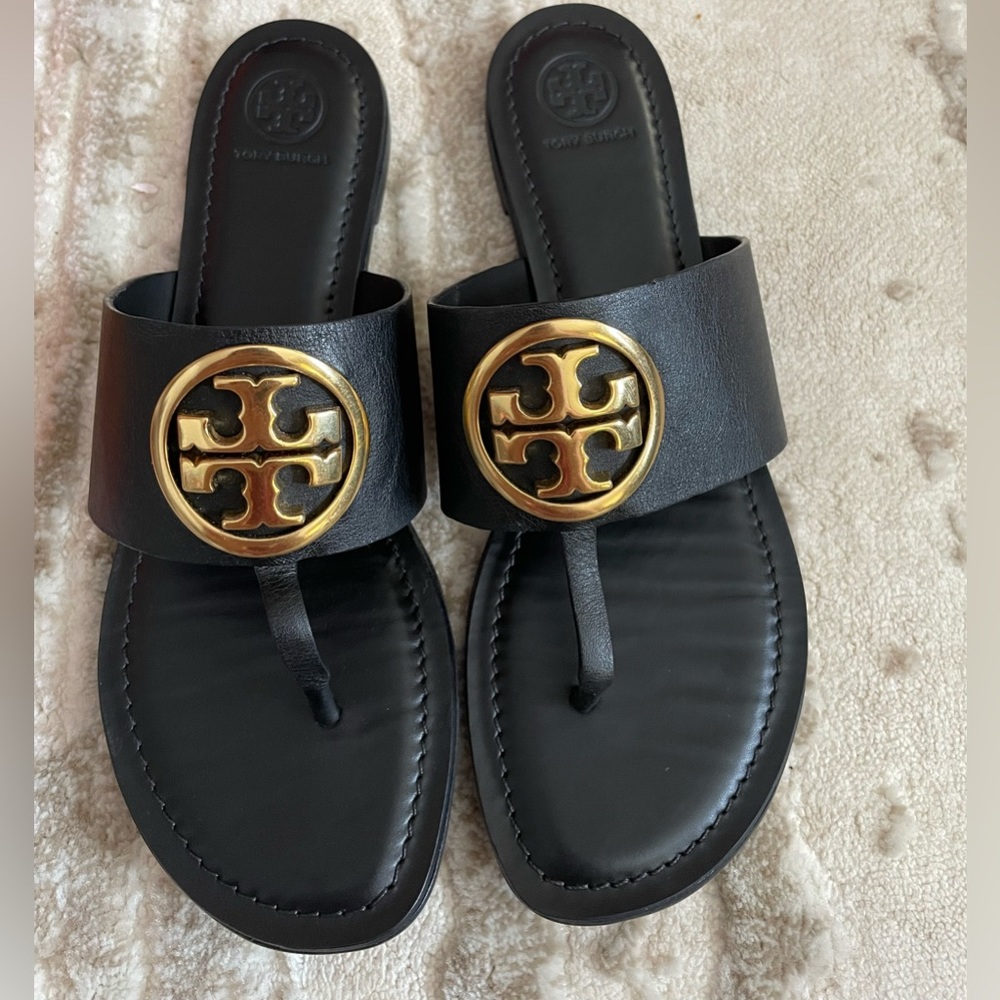 Tory Burch Benton Band Flat Sandal in Perfect Black with Rolled Brass - size 9